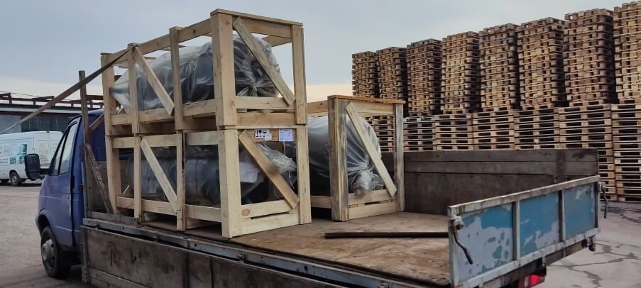 Отгрузка компрессора Remeza СБ4/Ф-500.LB75 и двух ресиверов на мебельное производство